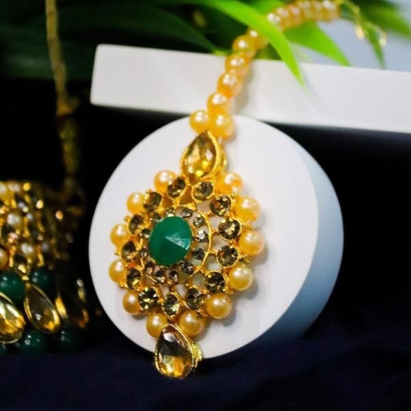 Traditional Green Kundan Pearl Necklace Set With Earring And Mang Tikka - Image 2