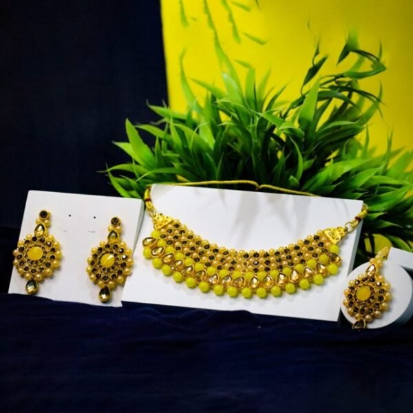 Traditional Yellow Kundan Pearl Necklace Set With Earring And Mang Tikka