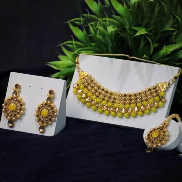 Traditional Yellow Kundan Pearl Necklace Set With Earring And Mang Tikka - Image 2