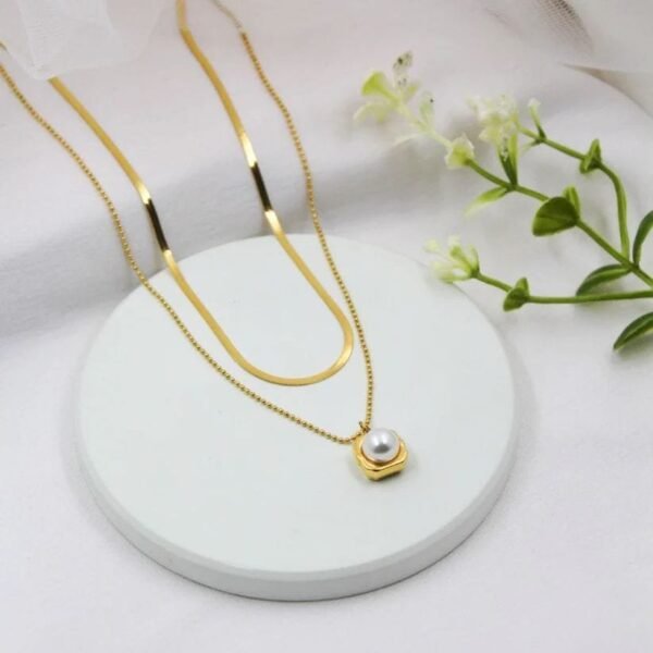 Elegant Gold-Plated Pearl Necklace with Link Chain